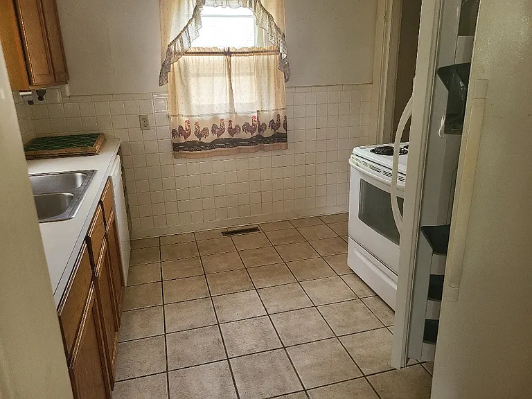 209 W Vine Ave — Photo 6