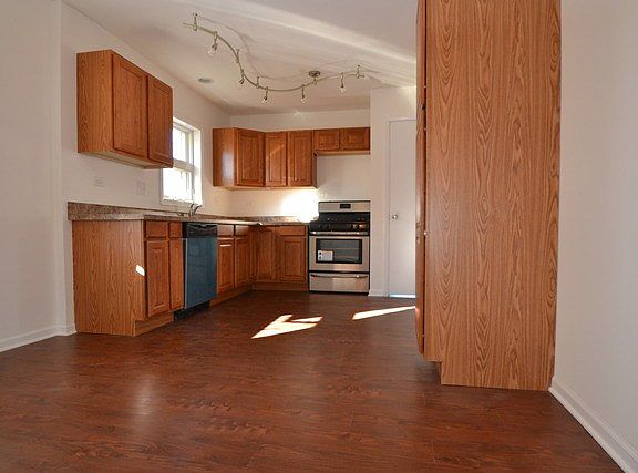 5th image of 9032 S Sacramento Ave