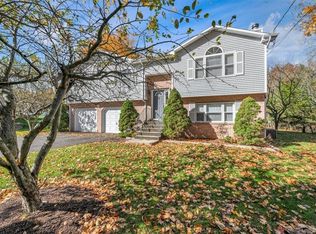 46 Lake Ave, Trumbull, CT 06611