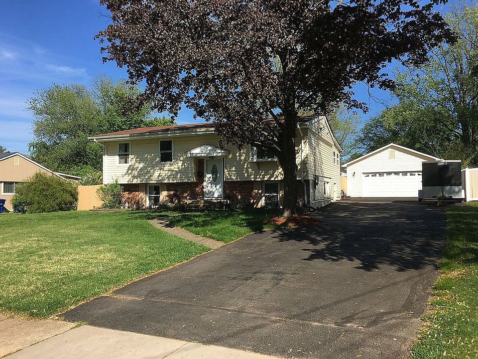 1st image of 414 Pickett Ln