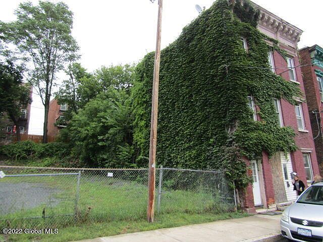 2nd image of 89 Orange St