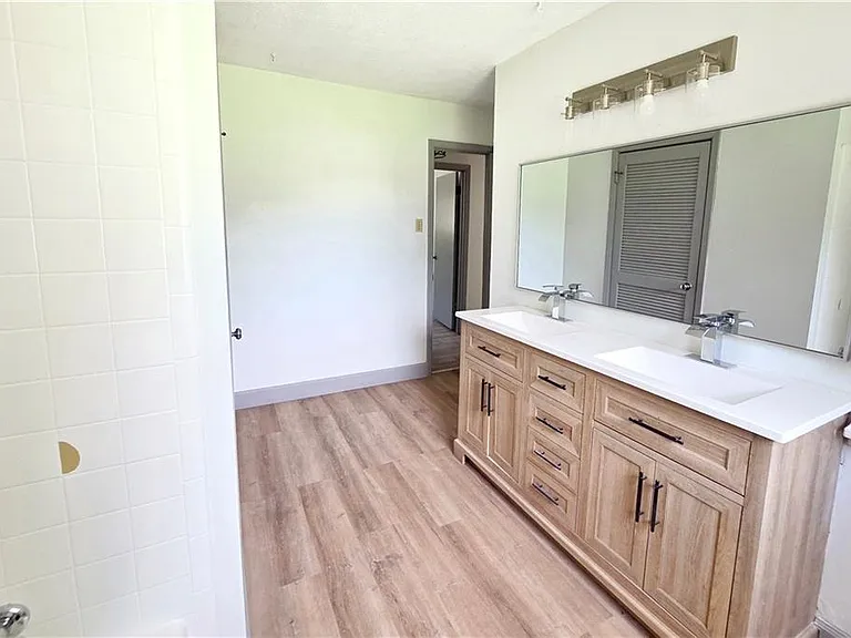 6684 Londonderry Dr — Photo 24