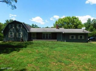 3219 Townhouse Rd, Salem, IL 62881