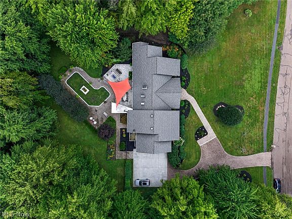 5th image of 180 Huntington Trl