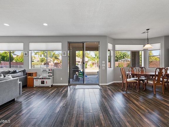 4th image of 1814 E San Carlos Pl