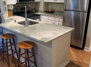 411 W Ontario St APT 203, Chicago, IL 60654