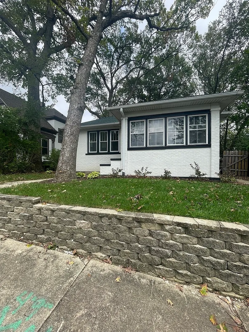 416 Willow Ave photo 1