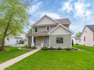 915 Main St, Cedar Falls, IA 50613