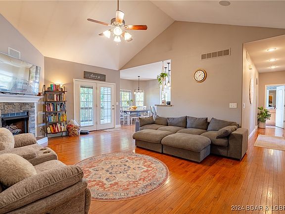 2nd image of 121 Primrose Ln