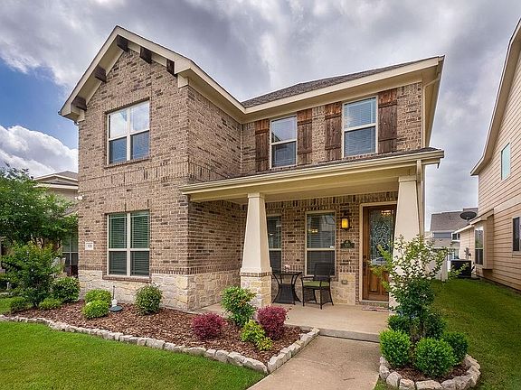 3rd image of 920 Hayden Ln
