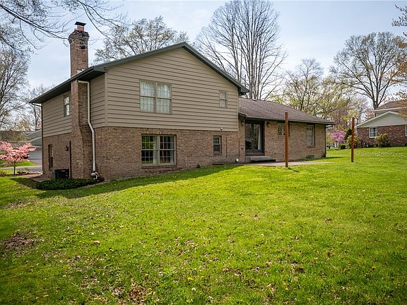 2nd image of 4891 Northwoods Dr