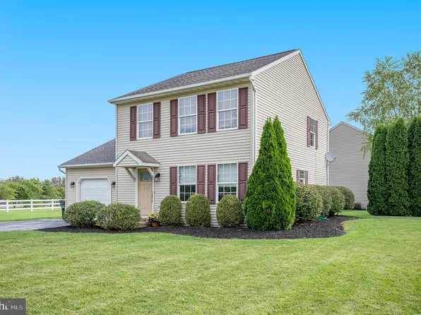 3311 Fox Run Dr, Dover, PA 17315