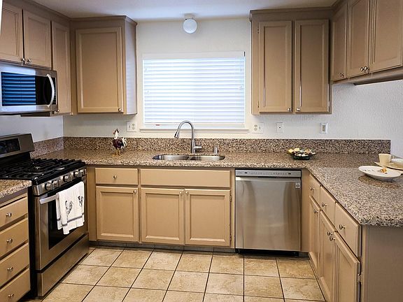 4th image of 467 Ashwood Ct