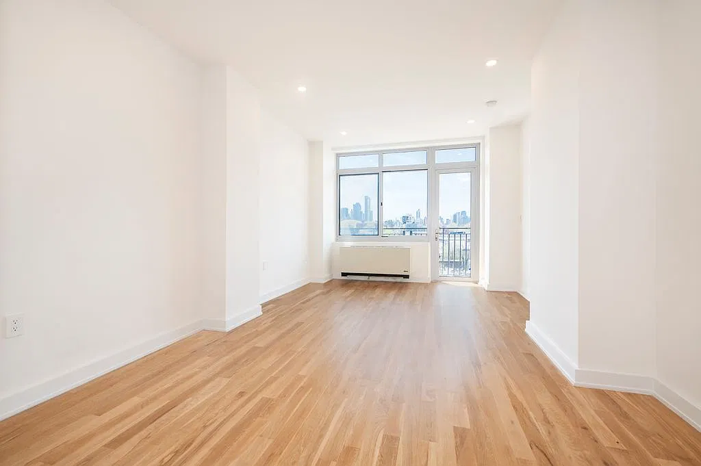 11-15 Broadway — Photo 2