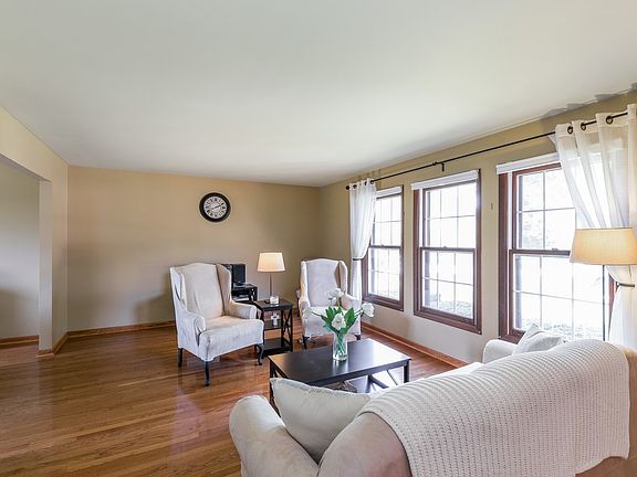 4th image of 1265 Dorchester Ln