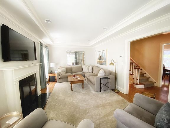 3rd image of 2415 Greenwood Ave