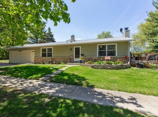 10 N Wulff St, Cary, IL 60013