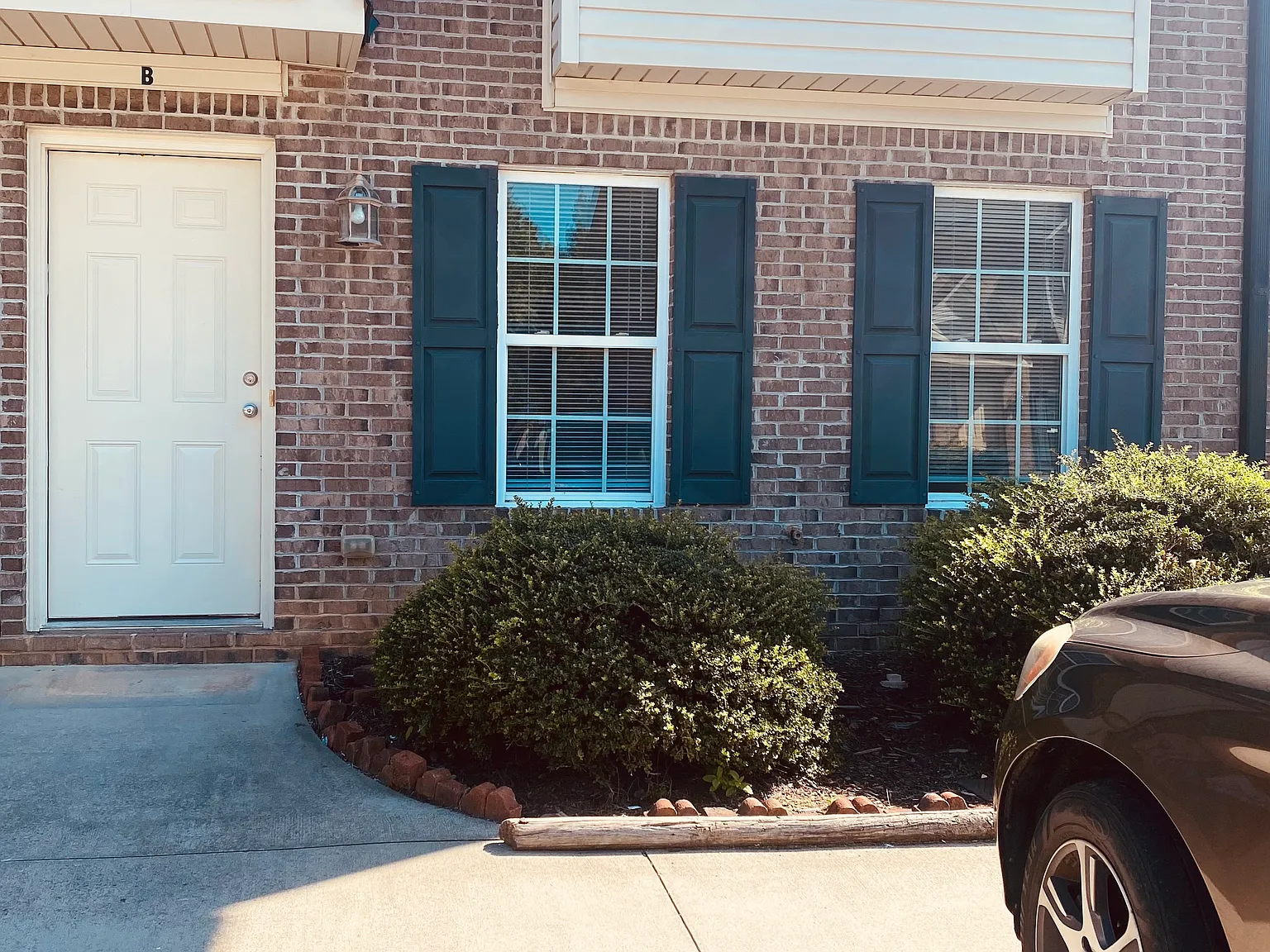 2 bed, 1.5 bath, 1100 sqft, $1,100 — Photo 2