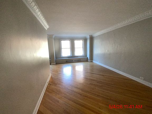 4th image of 6101 N Sheridan Rd APT 1A