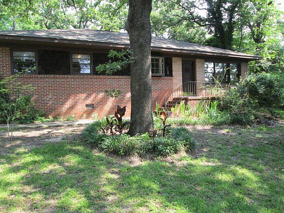 3rd image of 2321 Hilltop Dr