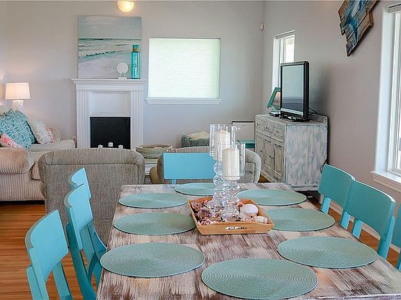 4th image of 2086 Sand Point Cir