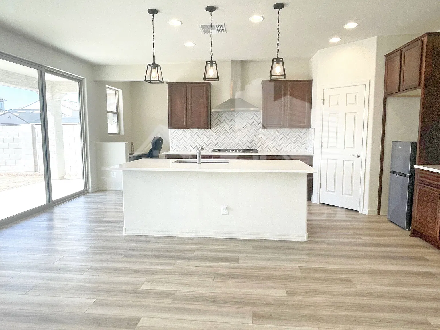 3 bed, 2.5 bath, 2446 sqft, $2,395 — Photo 3