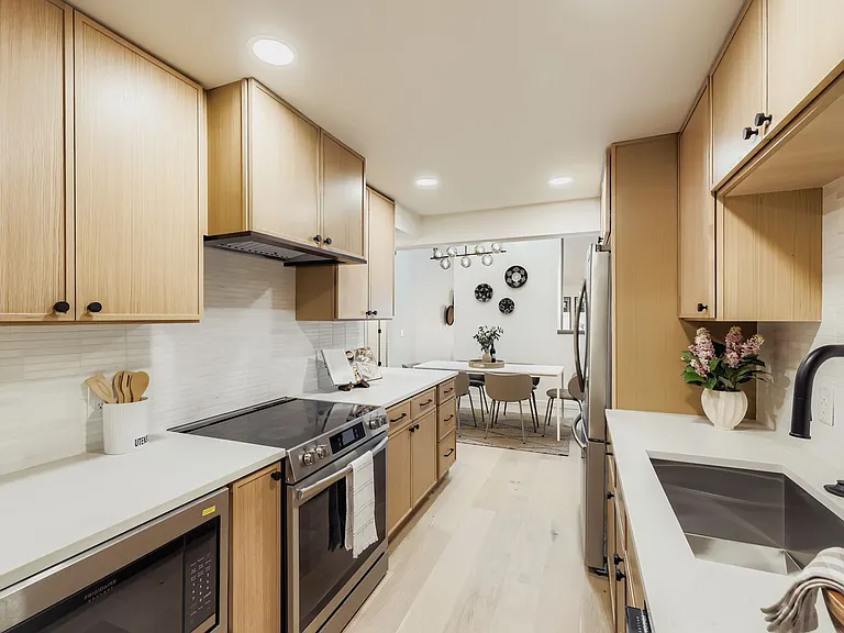 14208 NE 2nd Pl — Photo 13