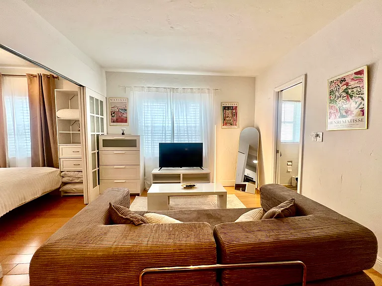 1001 7th St #202 — Photo 7