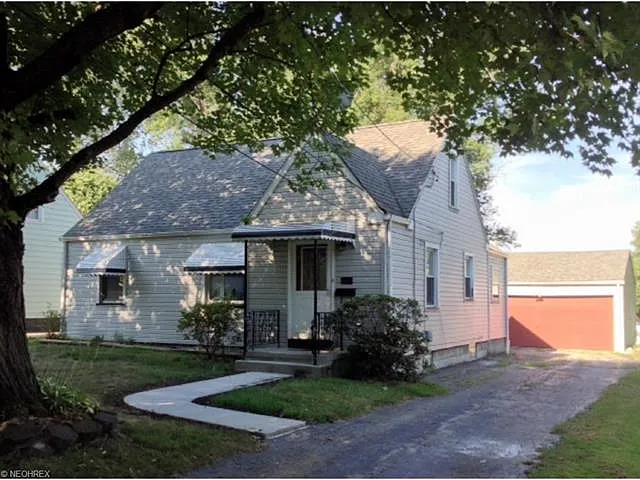 126 Elmwood Dr photo 1