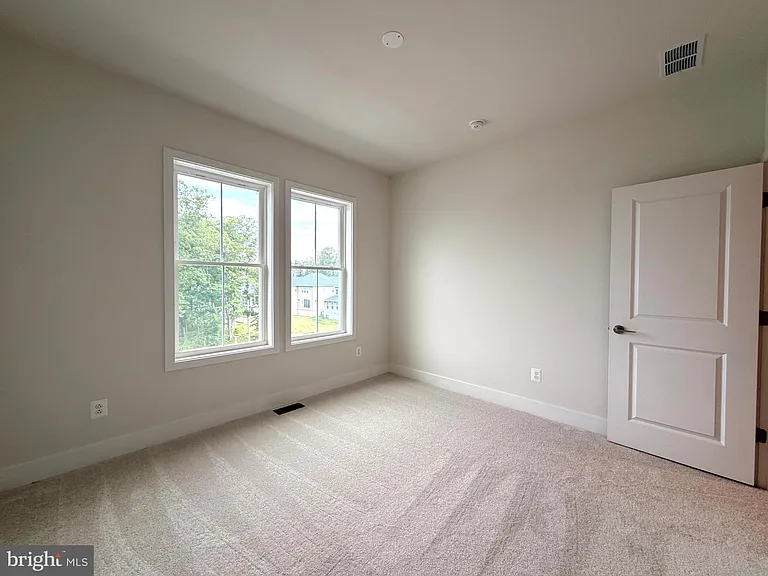 135 Heyford Dr — Photo 26