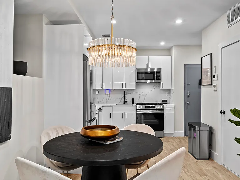 1090 Carroll St #1R — Photo 9