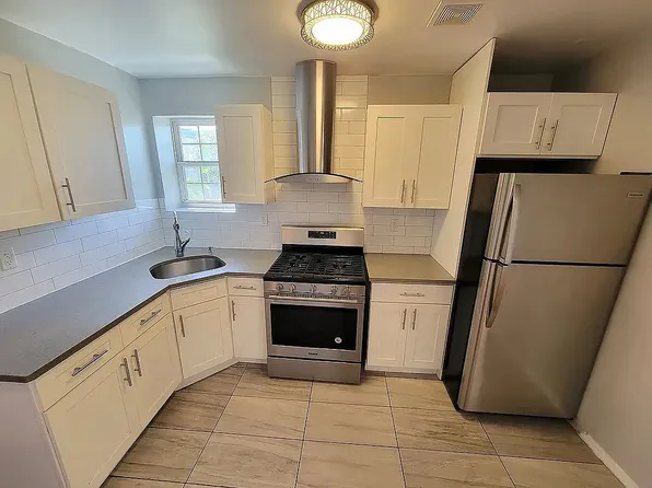 794 Freeman Street image 3 of 10