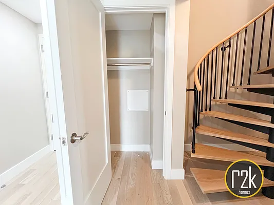 Rented by Realty 2000 Corp | media 6