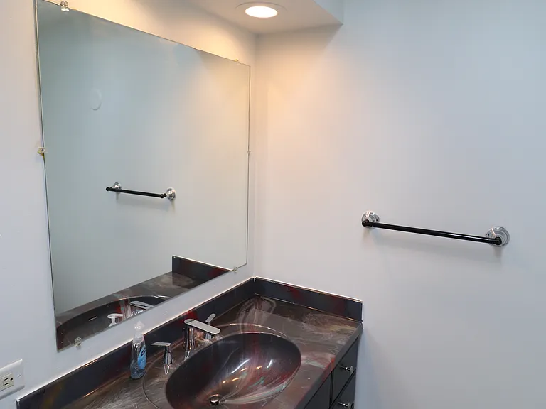 2548 N Southport Ave #2F — Photo 5