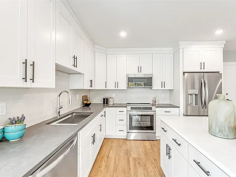 Kitchen & Island