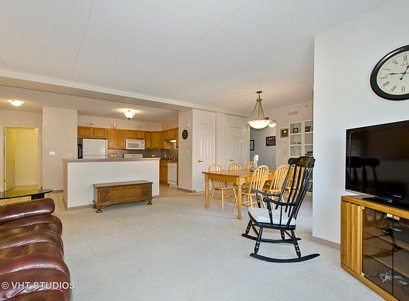 3rd image of 1649 Ashland Ave Unit 402