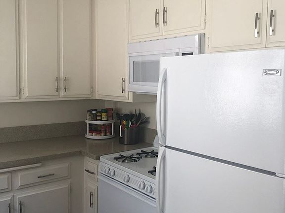 3rd image of 3943 Arizona St APT 06