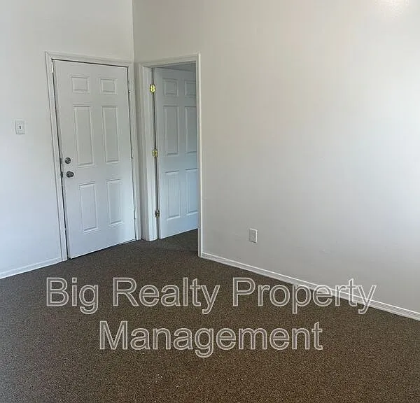 29 N Main St #2E — Photo 4