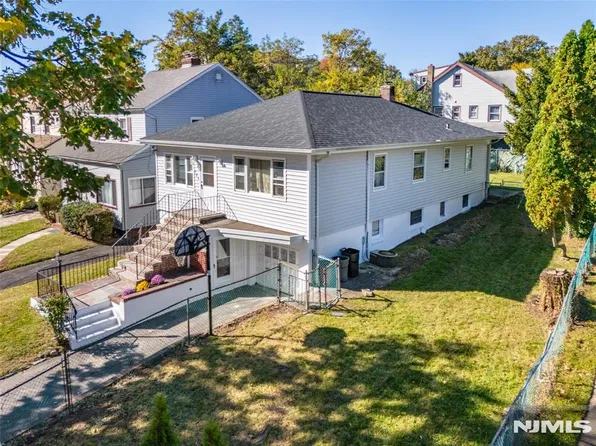 305 Eastern Parkway, Newark, NJ 07106