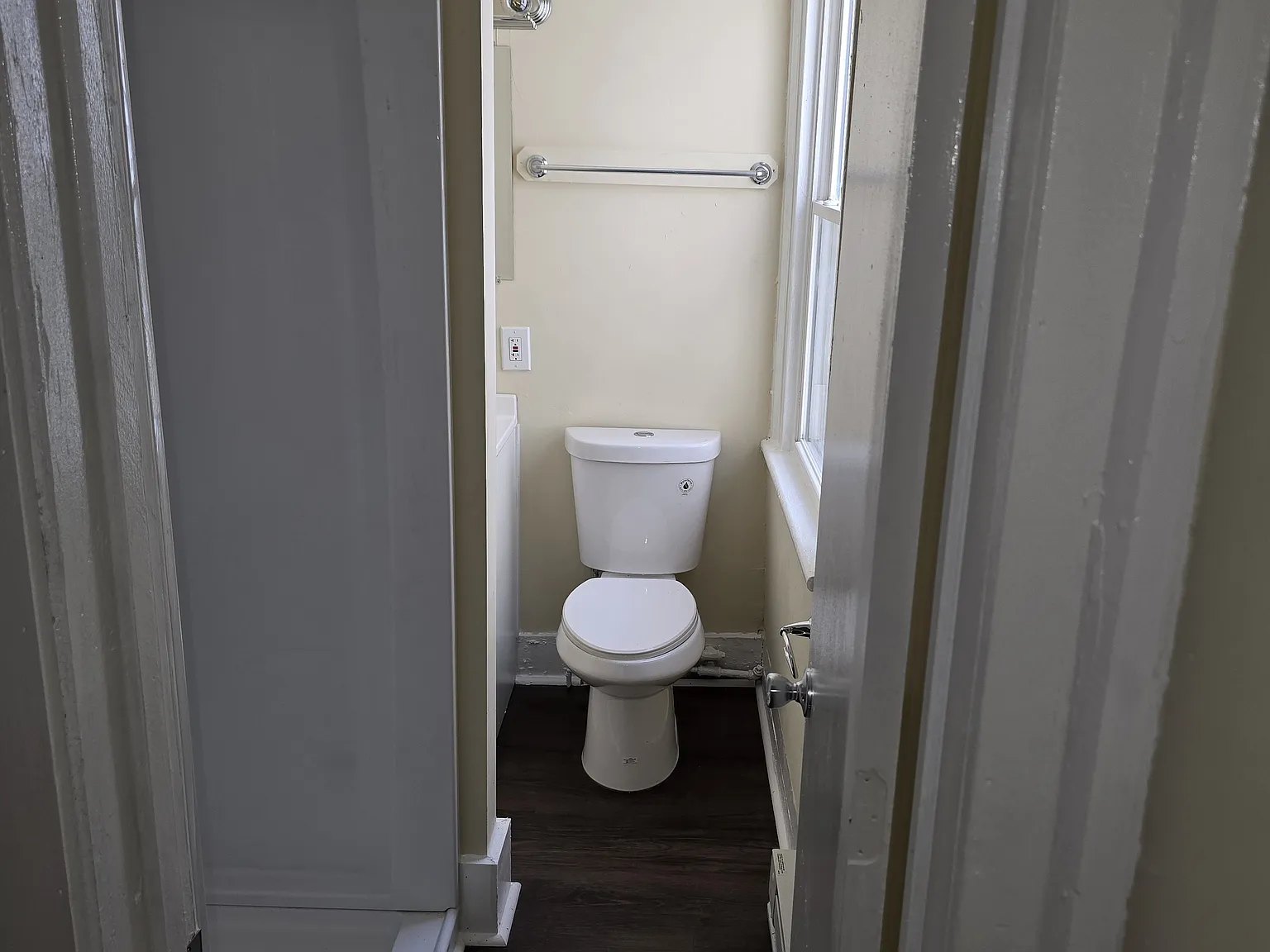 1142 Farmer St — Photo 3
