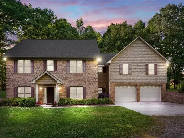 2206 Kivett Dr, Greensboro, NC 27406