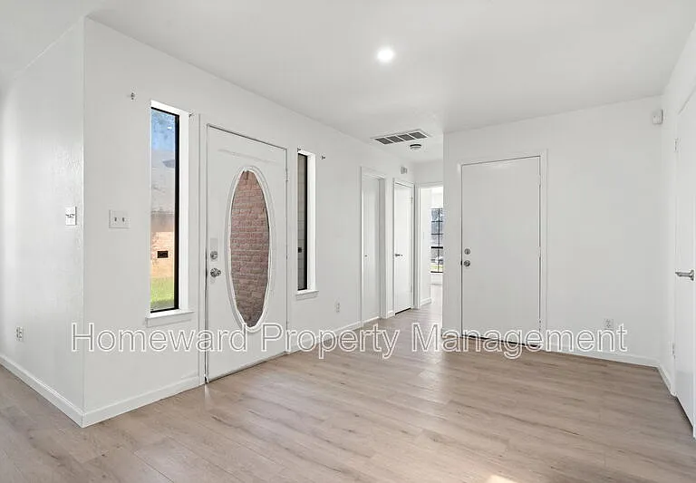 1401 Landmark Ct — Photo 3