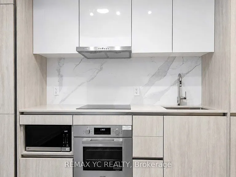 180 Front St E #2212 — Photo 6