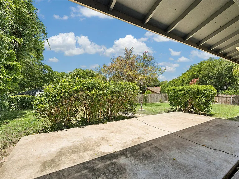 10010 Faylin Dr — Photo 27