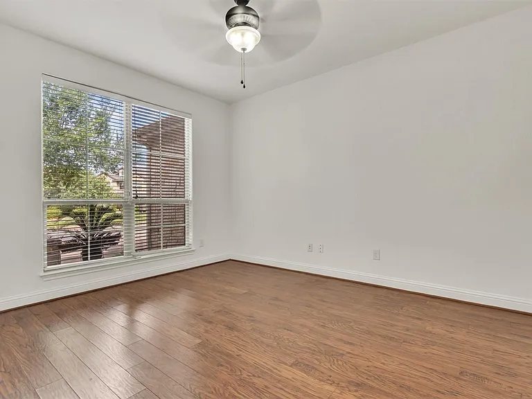 142 Goodwater Ct — Photo 6