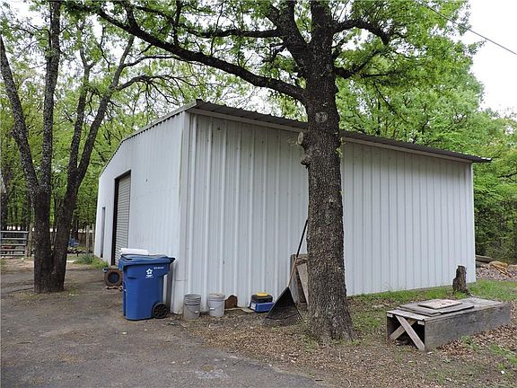 3rd image of 818 Luther Ln