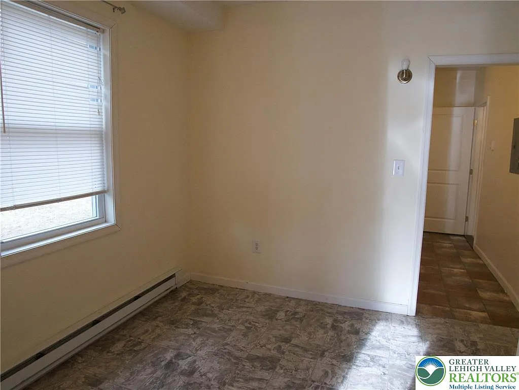 Building Photo - 422 South St #2