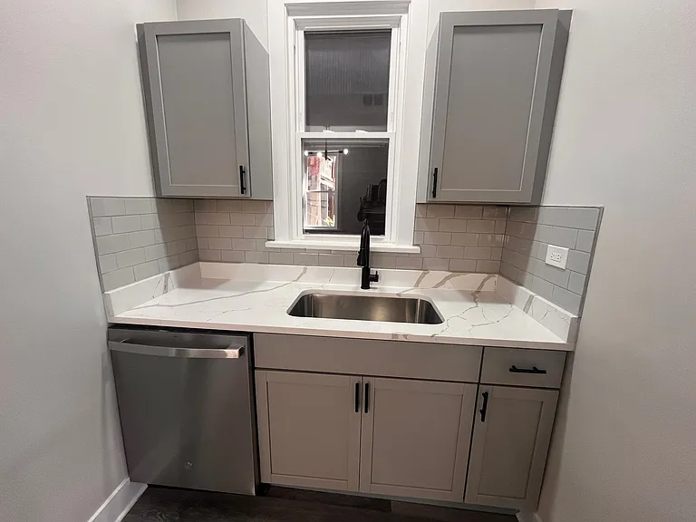 2955 N Spaulding Ave #1R — Photo 8