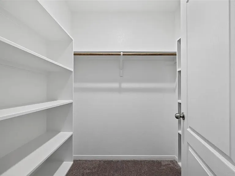 5211 Friars Loop — Photo 10