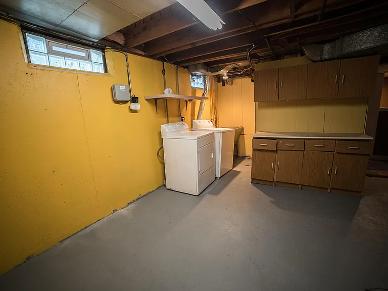 241 Devillen Ave — Photo 29